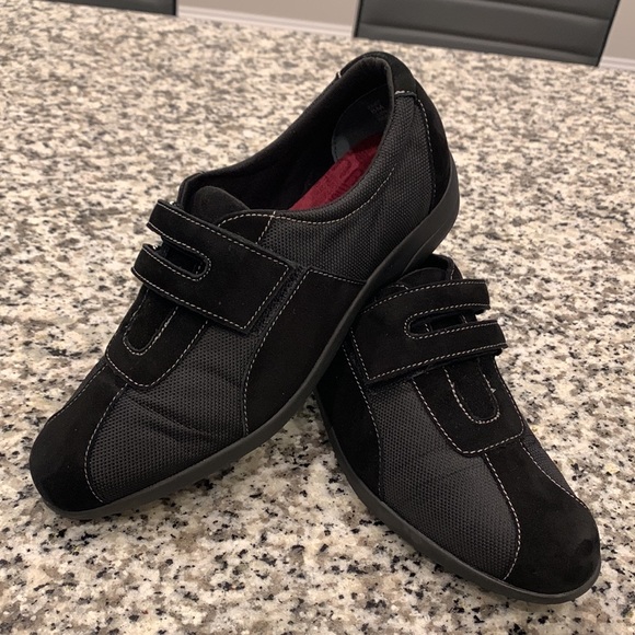 MUNRO American “Jolie” Sport Velcro Shoes—SZ. 8. Like New. - Picture 8 of 11